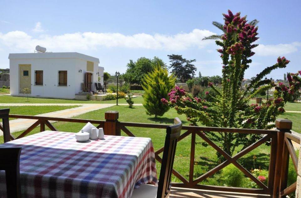 Villa Lembos Hotel Karpaz Rizokarpaso Exterior foto